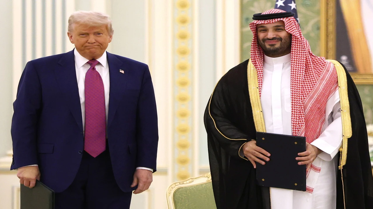 ترمب يكشف عن اتفاق نووي جديد مع السعودية وفقًا لمسؤولين أمريكيين